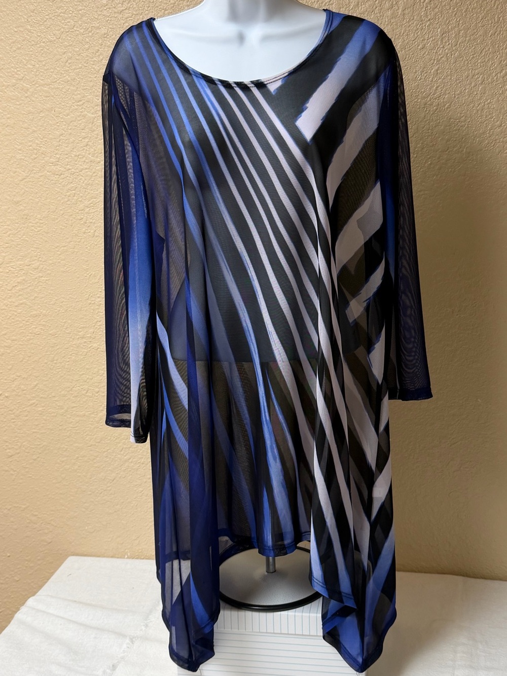 4/$20 Chico’s Blue & Black Sheer Striped Tunic Top
